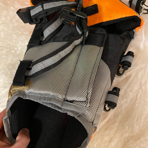 BNWT Silver Paw dog life jacket in small suitable for smaller dogs!! - Picture 8 of 9